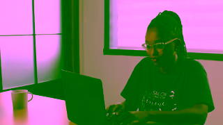 Intuit Soyez audessus de vos affaires avec Intuit QuickBooks Ad Commercial Brand Imagery Photoshoot 2