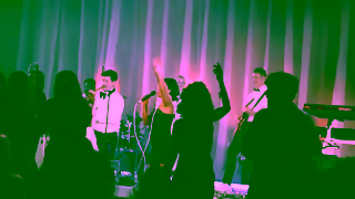 Hilton RAYE performs for Hilton Honors members at London Hilton on Park Lane Ad Commercial Brand Imagery Photoshoot 1