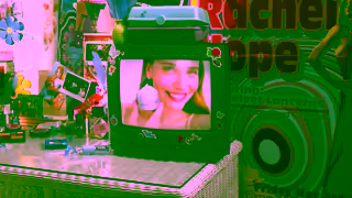 Neutrogena Rapid Maris Jones Texting 15 Horizontal Ad Commercial Brand Imagery Photoshoot 1