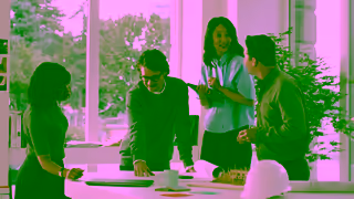 Intuit Comme Alice allgez le fardeau de vos finances avec QuickBooks Ad Commercial Brand Imagery Photoshoot 0