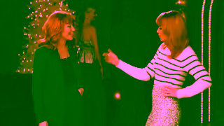 Old Navy its a holiday miracle we multiplied natasha lyonne Ad Commercial Brand Imagery Photoshoot 1