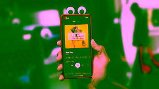 YouTube Music YouTube Music BAC EMP 1mon DeviceOrchestra ArtistBillieEilish 20s horiz 1920x1080 169 de DE EUR Ad Commercial Brand Imagery Photoshoot 1