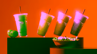 DoorDash Gote aux tropiques maintenant Obtiens 30 de rabais sur tes commandes de 20 et plus Ad Commercial Brand Imagery Photoshoot 1