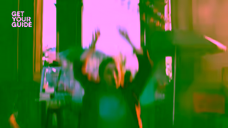 GetYourGuide AGUS2025BrandBasePlanDISBookForwardToIt16x9USENYTInStream15sStreetFoodTourInMarketAff Ad Commercial Brand Imagery Photoshoot 1