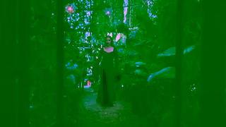 Booking.com uk en 25 08 cm hm core otb wednesday avid traveler 30 16x9 Ad Commercial Brand Imagery Photoshoot 1