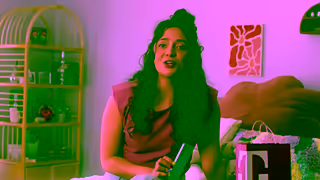 T-Mobile Llvate 4 telfonos Galaxy S25 con Galaxy AI por cuenta de TMobile y ahorra en grande TMobile Ad Commercial Brand Imagery Photoshoot 0