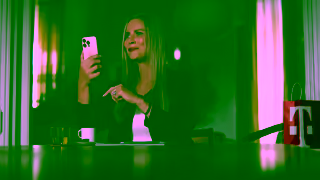 T-Mobile Obtn el iPhone 16 Pro con el nuevo control de cmara por cuenta nuestra TMobile Ad Commercial Brand Imagery Photoshoot 1