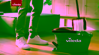 Vileda Handsfree wringing with Vileda Easy Wring Clean Ad Commercial Brand Imagery Photoshoot 0