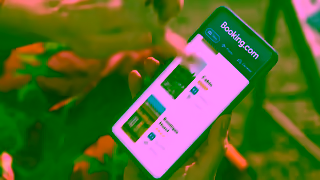 Booking.com Tina Fey Books whoever she wants to be Short Bookingcom Ad Commercial Brand Imagery Photoshoot 0