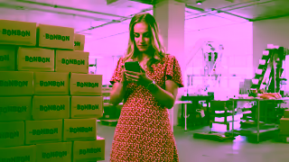 Intuit Faitesvous payer et restez organiss avec QuickBooks en ligne Ad Commercial Brand Imagery Photoshoot 1