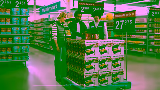 Walmart Des milliers de chutes de prix en succursale et en ligne Ad Commercial Brand Imagery Photoshoot 1