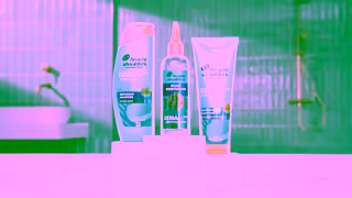 Head & Shoulders Moisturise Like a Pro with Head Shoulders Derma X Pro and Claudia Winkleman Ad Commercial Brand Imagery Photoshoot 2